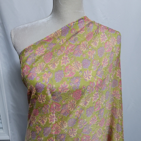 Green polyester saree/sari with purple, pink, and yellow leaves print - Picture 12 of 13